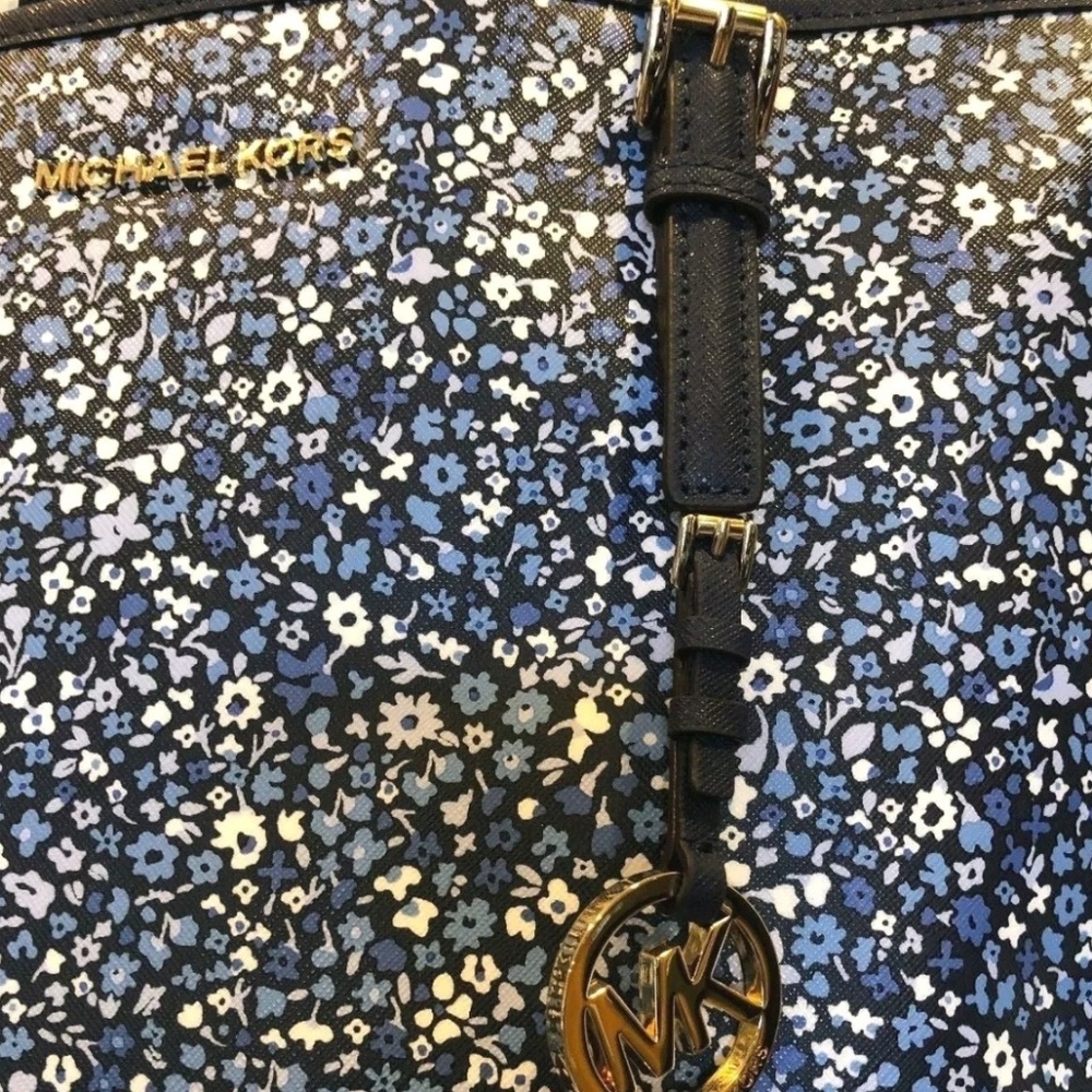 MK med tote new with tags - Picture 3 of 4
